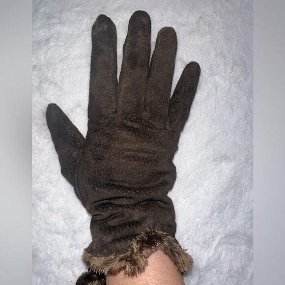 New Isotoner Casual Microluxe Lining
Gloves, Large/ Run XSmall - Picture 5 of 12